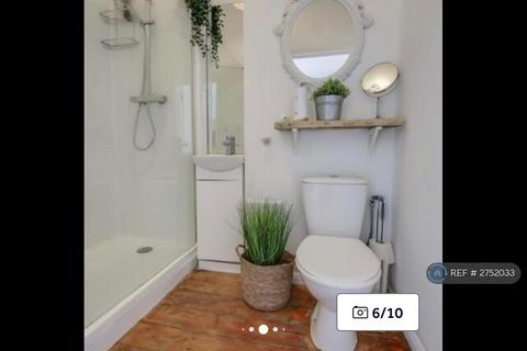 2 bedroom flat to rent, Middlesex Court, Clacton-On-Sea, CO15