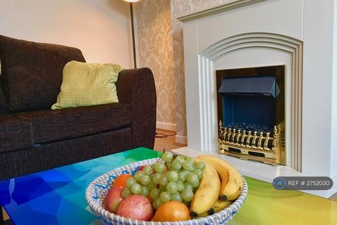 1 bedroom in a house share to rent, Manchester Road, Ashton-Under-Lyne, OL7