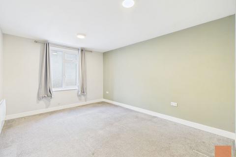 3 bedroom flat to rent, Boscawen Road, Perranporth