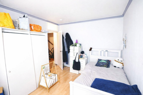3 bedroom maisonette for sale, Hanworth House,John Ruskin Street