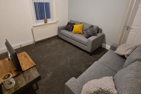 1 bedroom in a house share to rent, Room 4