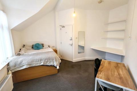 undefined, Room 5