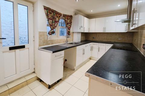 2 bedroom end of terrace house for sale, Waterloo Road, Torquay