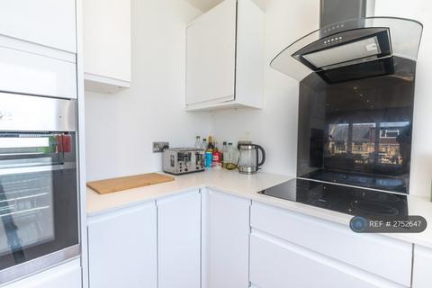 5 bedroom detached house to rent, Bevendean Road, Brighton, BN2