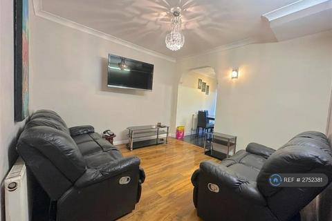 4 bedroom terraced house to rent, New Heston Road, Hounslow, TW5