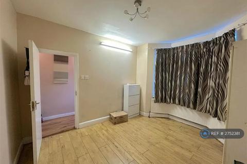 4 bedroom terraced house to rent, New Heston Road, Hounslow, TW5