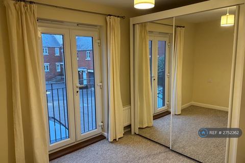 2 bedroom flat to rent, Russell Walk, Exeter, EX2