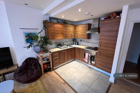 1 bedroom in a flat share to rent, Fieldgate Street, London, E1