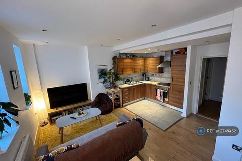 1 bedroom in a flat share to rent, Fieldgate Street, London, E1