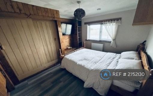 Bedroom R3