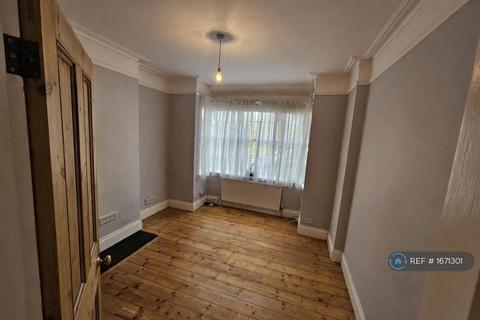 1 bedroom flat to rent, Crown Street, Egham, TW20