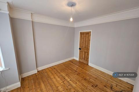 1 bedroom flat to rent, Crown Street, Egham, TW20