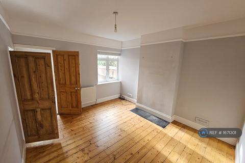 1 bedroom flat to rent, Crown Street, Egham, TW20