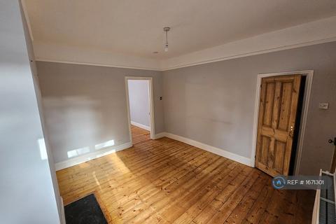 1 bedroom flat to rent, Crown Street, Egham, TW20