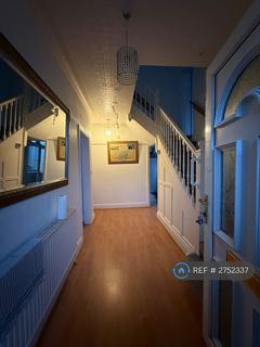 5 bedroom semi-detached house to rent, Mellowstone Drive, Manchester, M21