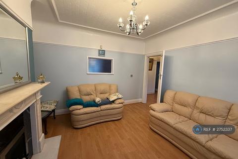 5 bedroom semi-detached house to rent, Mellowstone Drive, Manchester, M21