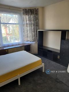 1 bedroom in a house share to rent - Masterman Road, London, E6