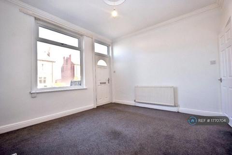 2 bedroom terraced house to rent, Lee Moor Road, Wakefield, WF3