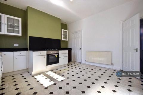 2 bedroom terraced house to rent, Lee Moor Road, Wakefield, WF3