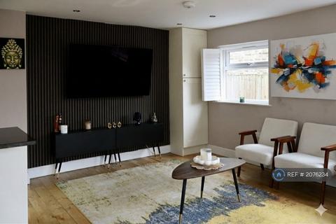 1 bedroom maisonette to rent, Eccleston Road, London, W13