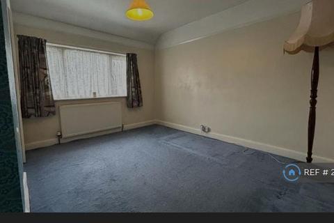 3 bedroom semi-detached house to rent, Lindsworth Approach, Birmingham, B30