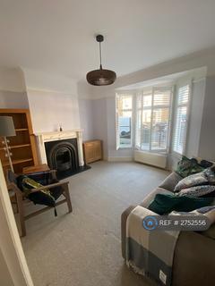 2 bedroom semi-detached house to rent, Honiton Road, Romford, RM7