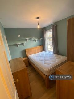 2 bedroom semi-detached house to rent, Honiton Road, Romford, RM7