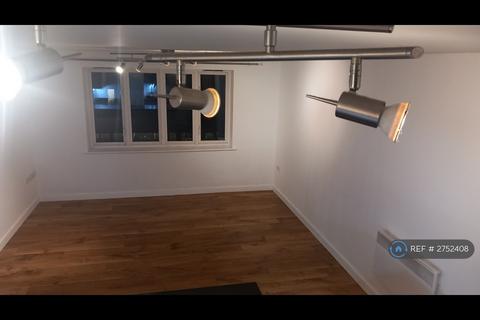 2 bedroom flat to rent, Kensington House, West Drayton, UB7