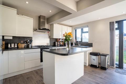 3 bedroom end of terrace house for sale, Rochester Road, Gravesend, Kent, DA12 2HZ