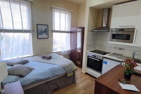 Studio to rent, Anson Road