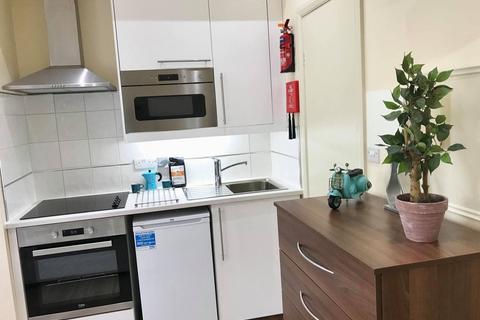 Studio to rent, Anson Road
