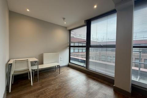 Studio to rent - Week Street