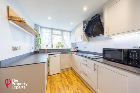 3 bedroom terraced house for sale, Howth Drive, Woodley, RG5