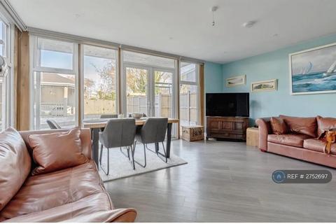 3 bedroom end of terrace house to rent, Kingsgate Avenue, Broadstairs, CT10