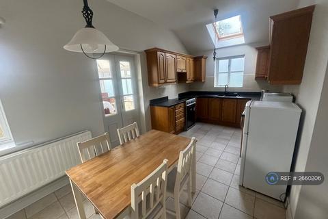 2 bedroom detached house to rent, Abbey Foregate, Shrewsbury, SY2