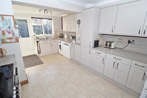 3 bedroom detached house for sale, Park Road, Westoning