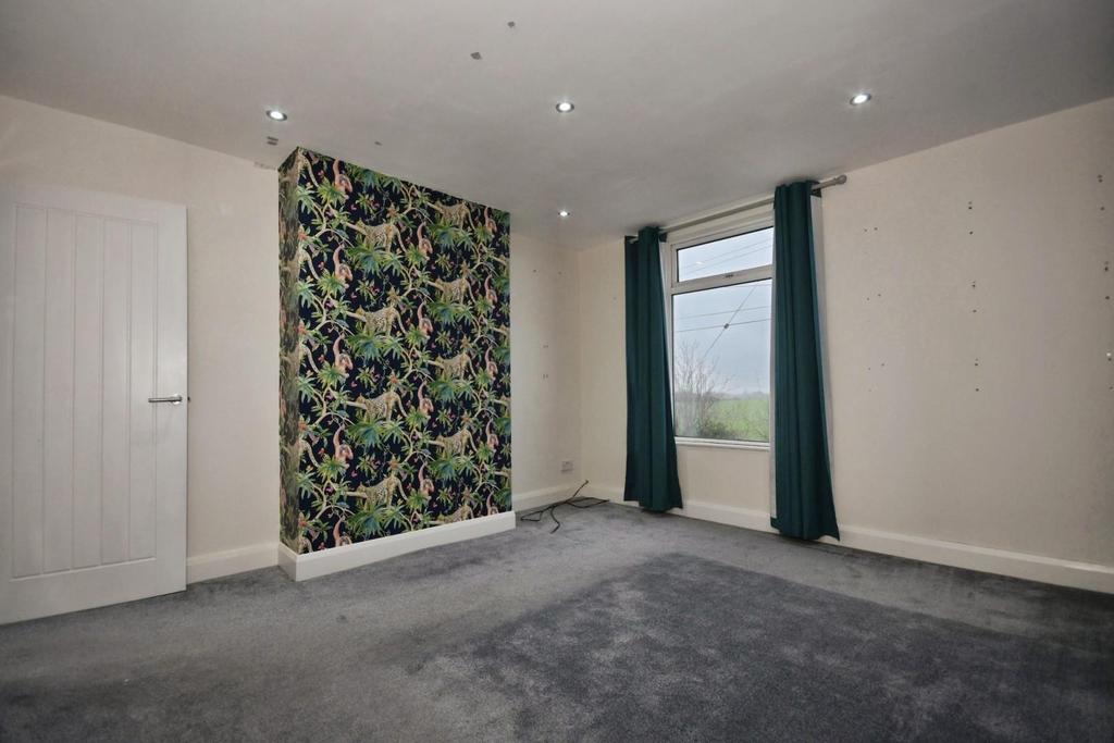 35 BED 1 02.jpg