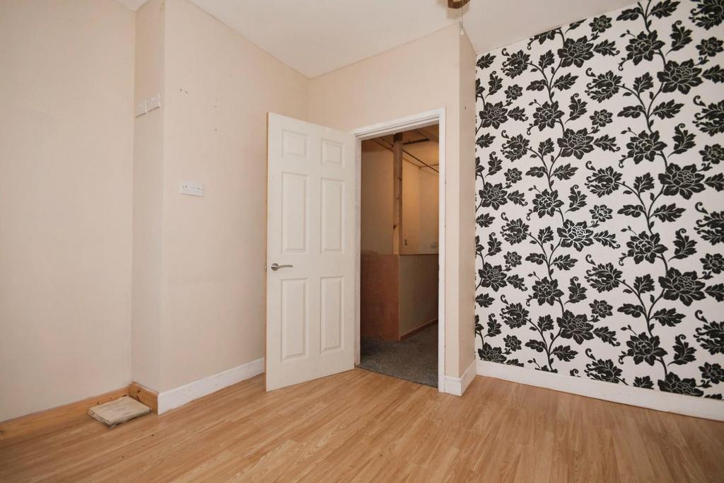 33 BED 1 03.jpg