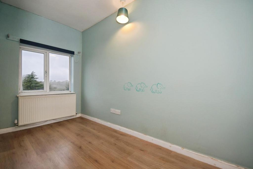 33 BED 2 01.jpg