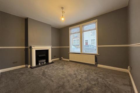 3 bedroom terraced house to rent, Chatham
