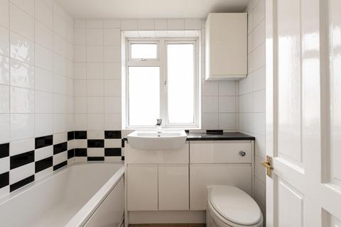 3 bedroom terraced house to rent, Chatham