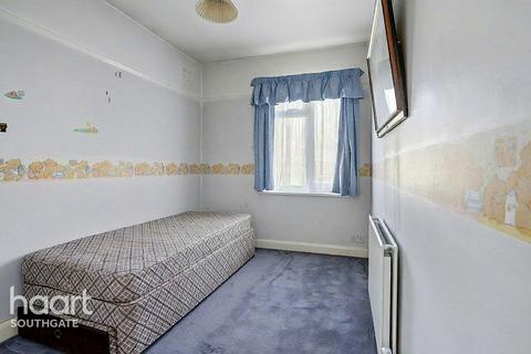 3 bedroom semi-detached house for sale, Chaseville Park Road, London