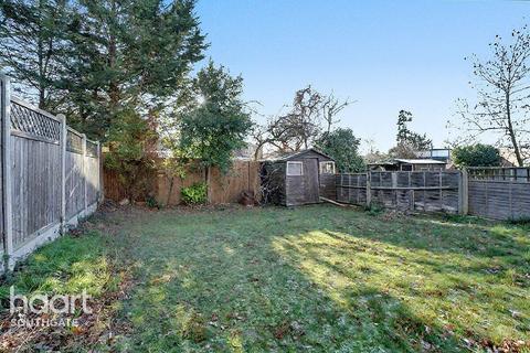3 bedroom semi-detached house for sale, Chaseville Park Road, London