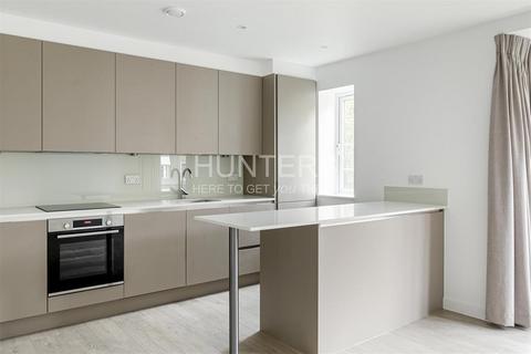 3 bedroom flat to rent, Crouch End Hill, London, N8