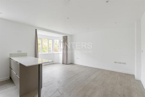 3 bedroom flat to rent, Crouch End Hill, London, N8