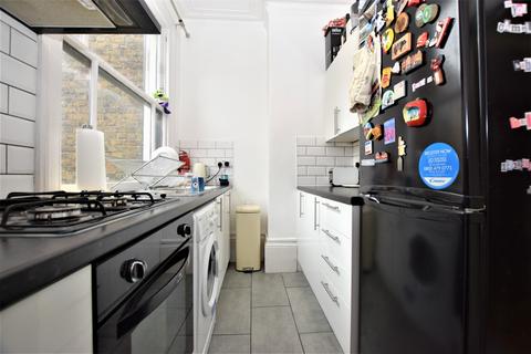 3 bedroom flat to rent, Camberwell Green London SE5
