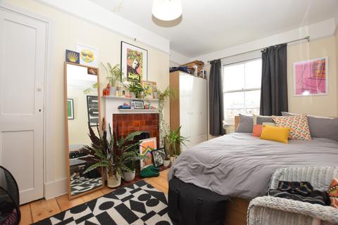 3 bedroom flat to rent, Camberwell Green London SE5