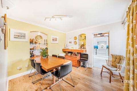 4 bedroom detached house for sale, Roxwell Avenue, Chelmsford CM1
