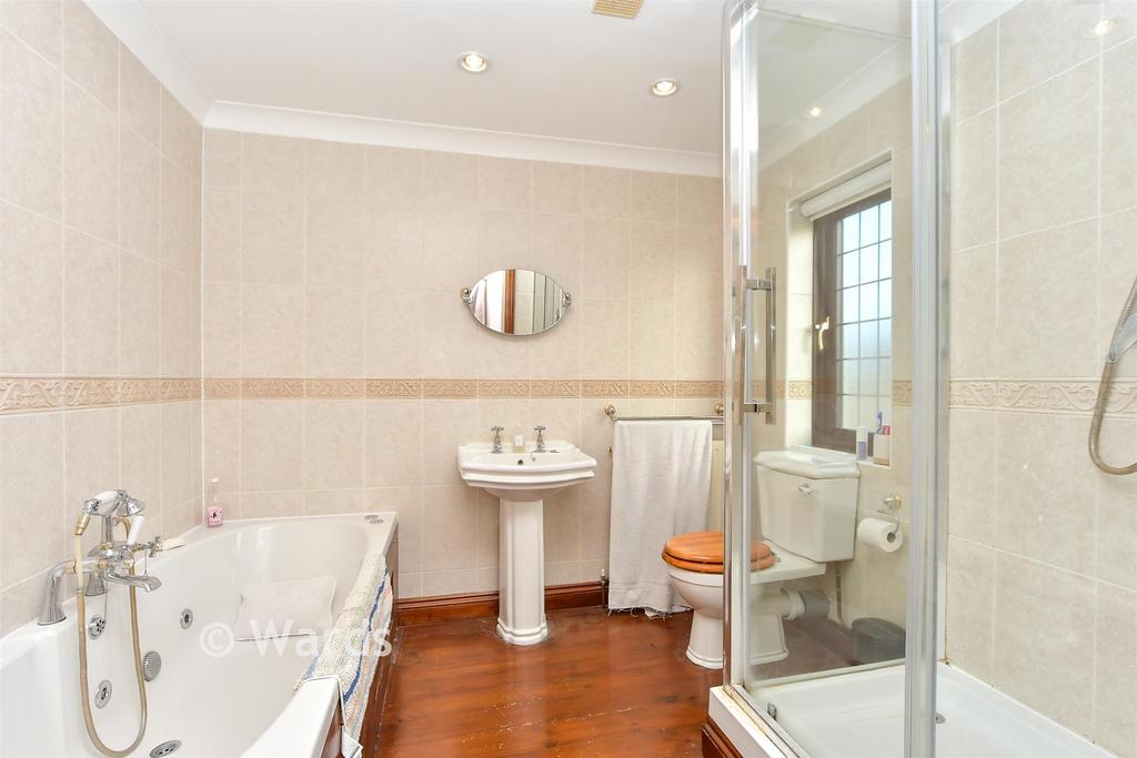 En-Suite Bathroom