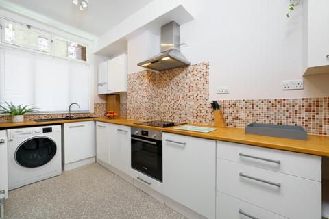 2 bedroom flat for sale, Jessel House, Judd Street, London, WC1H